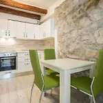 Apartman Sara *