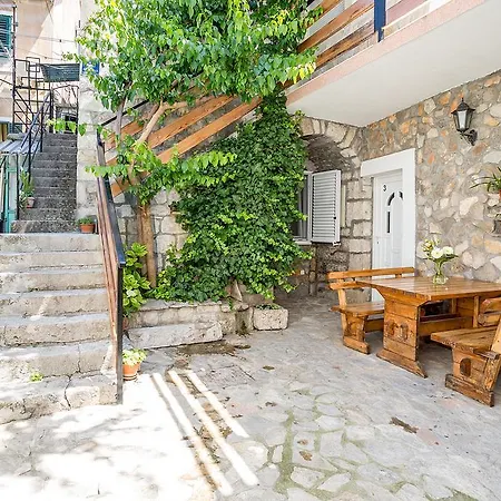 Lägenhet Sara Split